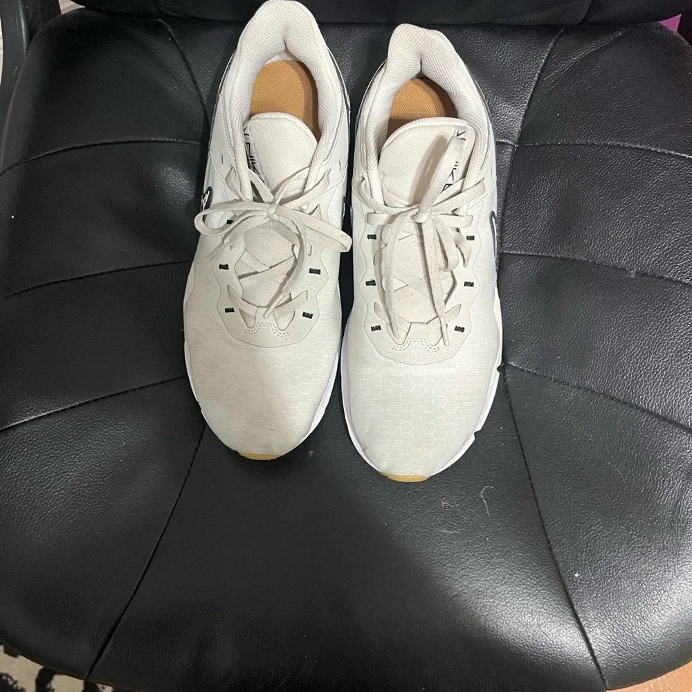 Nike Legend 2 Athletic Shoes (11.5) - Picture 7 of 7